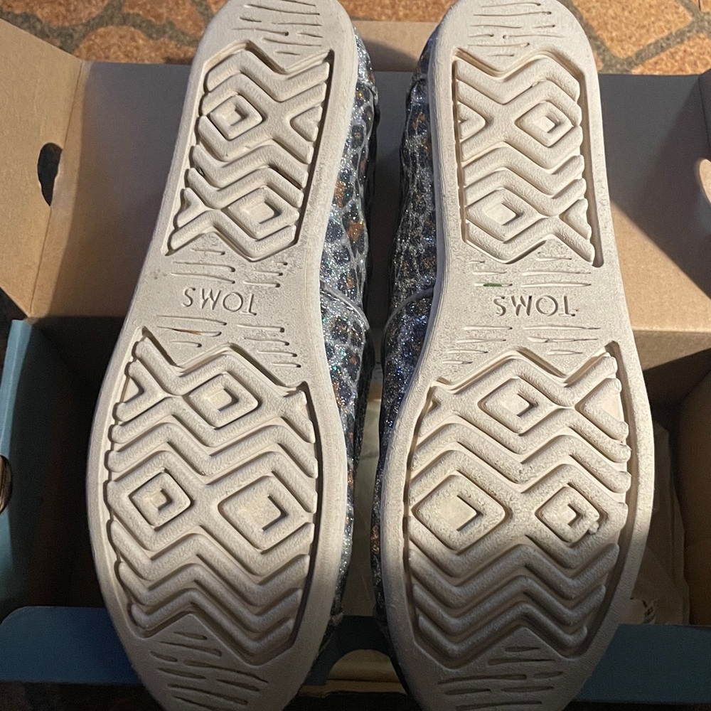 Toms Gray and Brown Flats with Loafer Style Women’s 8 - Picture 4 of 4
